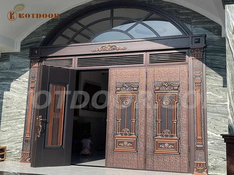 Mẹo bảo quản và vệ sinh cửa thép vân gỗ đúng cách