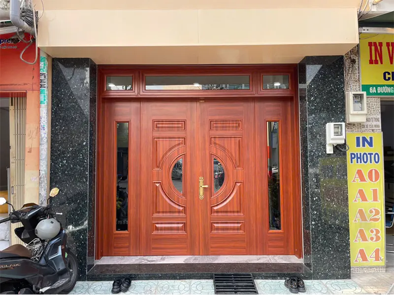 Mô tả chi tiết cửa thép vân gỗ.