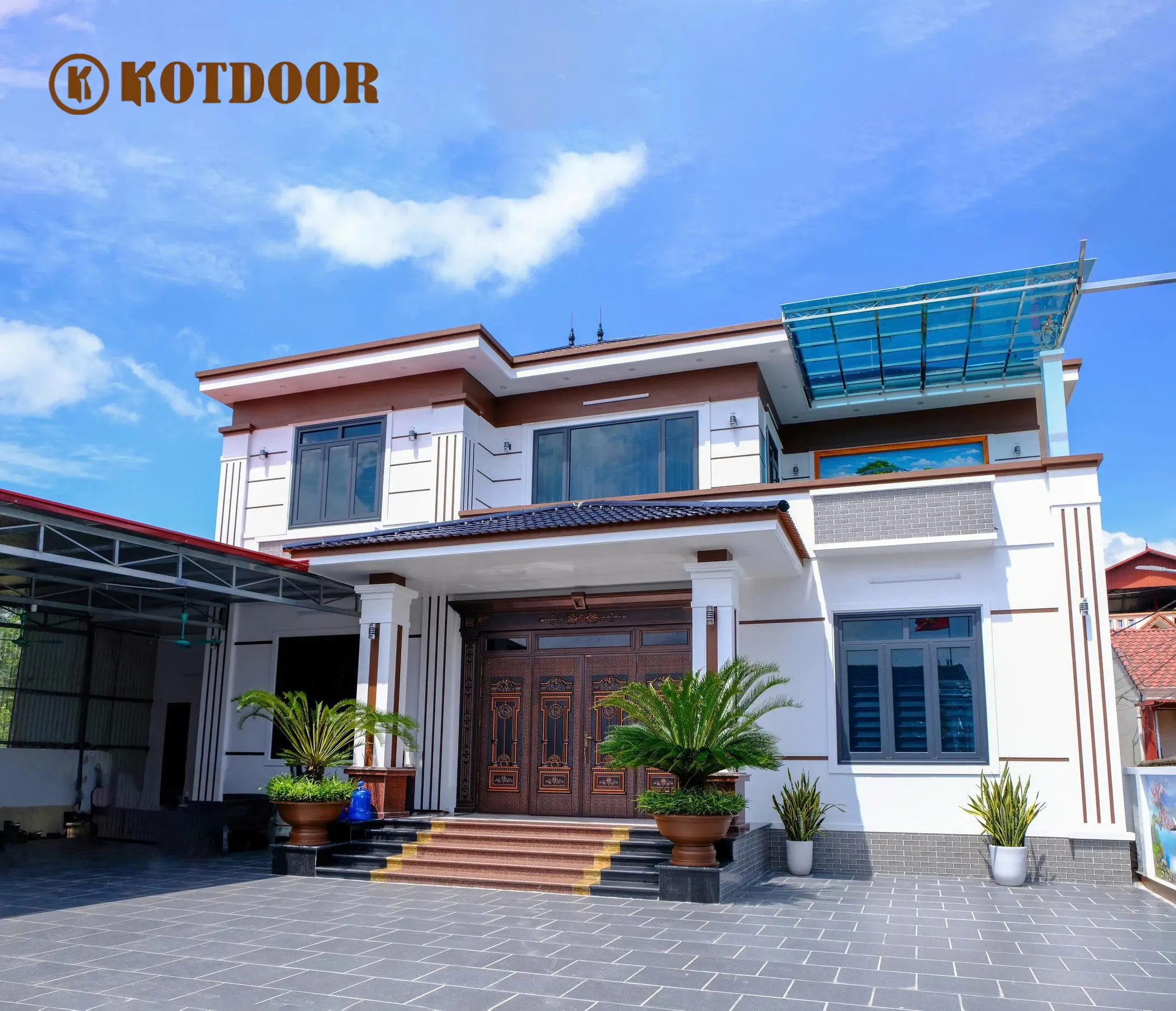 Toàn cảnh mặt tiền sau khi lắp cửa Classic Hải Đăng.