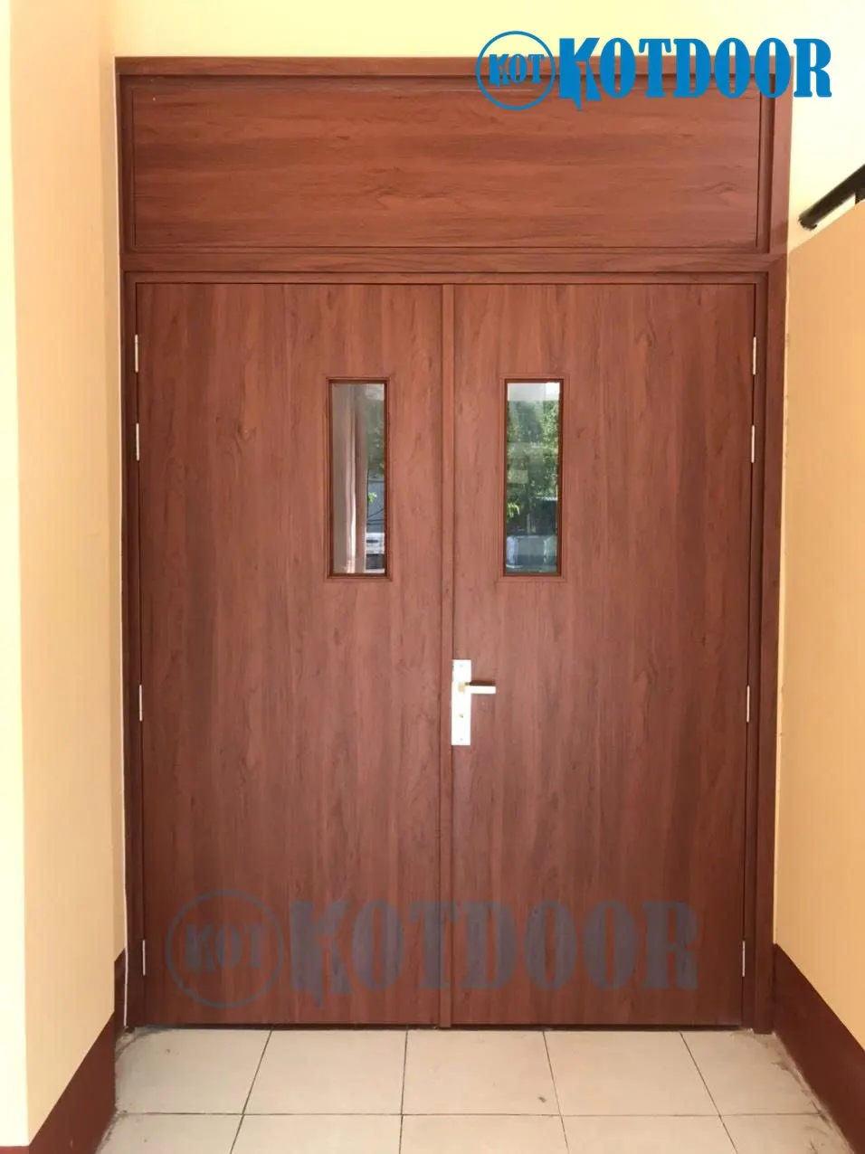 Cửa nhựa composite ô kính