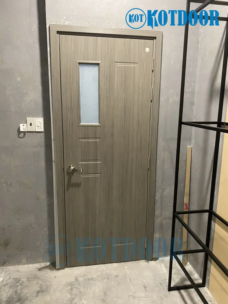 Cửa nhựa composite ô kính