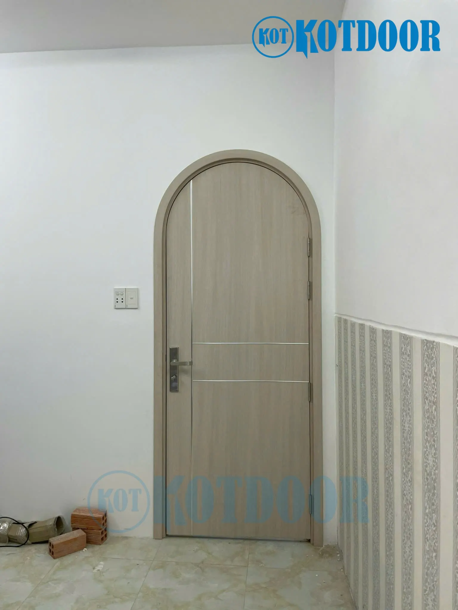 Cửa nhựa composite phòng ngủ chạy chỉ nhôm